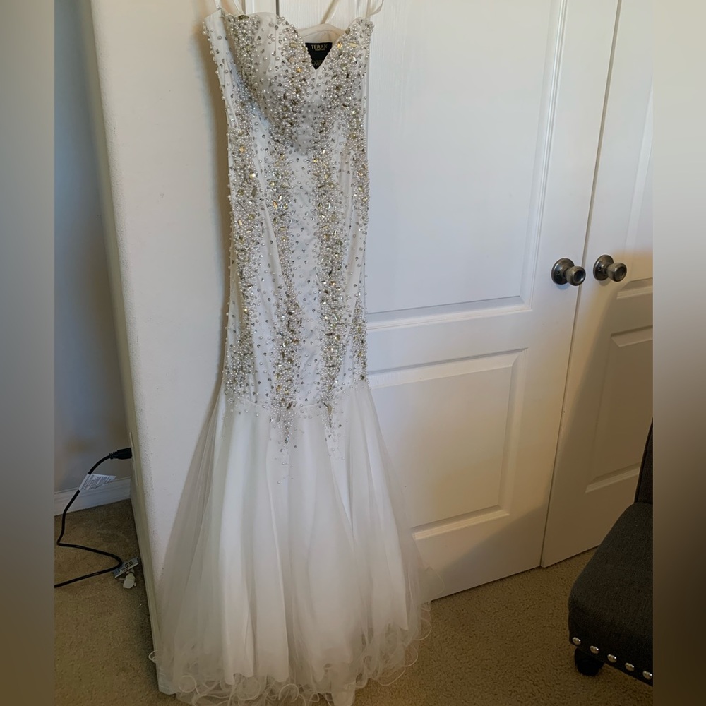 Terani Couture Dress -RN 95375                                            SIZE 4